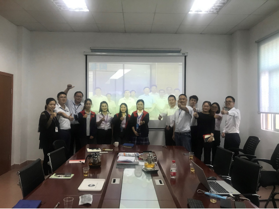 爱游戏ayx官方网页-爱游戏(中国)软件与炎墨合影